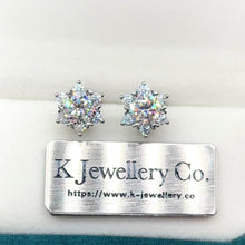 將影片載入圖庫檢視器並播放，Moissanite Snowflake Ear Studs 莫桑石圍石雪花耳釘
