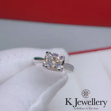 將影片載入圖庫檢視器並播放，Moissanite Horns Ring 莫桑石經典牛角戒指
