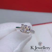 Load the video into the gallery viewer and play, Moissanite Horns Ring Moissanite classic horn ring
