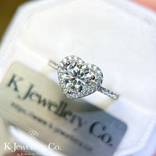 將圖片載入圖庫檢視器 Moissanite Heart Full Paved Ring 莫桑石傾心戒指
