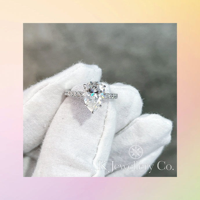 Moissanite 18K Pear Hidden Halo Paved Ring 莫桑石18K訂制隱形圍鑲戒臂鑲戒指