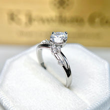 Load image into gallery viewer Moissanite Star River Ring Moissanite Star River Ring

