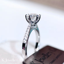 將圖片載入圖庫檢視器 Moissanite Rolling Crown Ring 莫桑石皇冠轉動戒指
