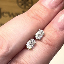 將影片載入圖庫檢視器並播放，Moissanite Oval Cut Earrings 莫桑石橢圓形切耳環
