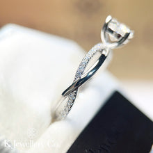 將圖片載入圖庫檢視器 Moissanite Infinity Ring 莫桑石愛無限戒指
