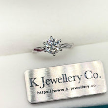 將影片載入圖庫檢視器並播放，Moissanite Vine Ring 莫桑石蔓藤戒指
