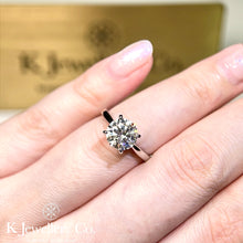 將圖片載入圖庫檢視器 Moissanite Classic Four Claws Ring莫桑石經典四爪清鑲戒指
