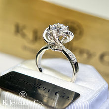 將圖片載入圖庫檢視器 Moissanite Floral Crown Ring 莫桑石花嫁皇冠戒指
