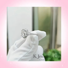 Load image into gallery viewer Moissanite 18K Oval Full Paved Ring 18K Moissanite oval oval-shaped surrounding ring
