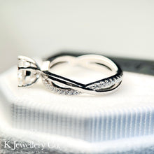 將圖片載入圖庫檢視器 Moissanite Infinity Ring 莫桑石愛無限戒指
