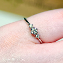 將圖片載入圖庫檢視器 Moissanite Classic 0.26ct Ring 莫桑石小清新26分戒指
