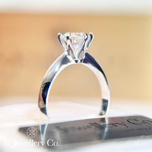 將圖片載入圖庫檢視器 Moissanite Six Claws Classic  Ring莫桑石經典六爪戒指
