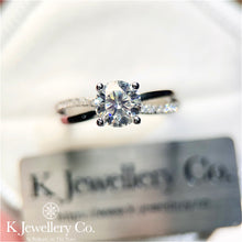 將圖片載入圖庫檢視器 Moissanite Infinity Ring 莫桑石愛無限戒指
