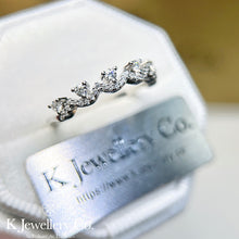 將圖片載入圖庫檢視器 Moissanite Crown Stacking Ring 莫桑石皇冠線戒
