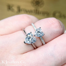 將圖片載入圖庫檢視器 Moissanite Heart Shape Paved Ring 莫桑石愛心型鑲石臂戒指
