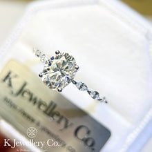 將圖片載入圖庫檢視器 Moissanite 2ct Oval Marquise Ring 莫桑石2卡橢圓形馬眼石戒指
