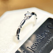 將圖片載入圖庫檢視器 Moissanite Classic 0.1ct Ring 莫桑石小清新10分戒指
