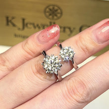 將影片載入圖庫檢視器並播放，Moissanite Snow Heart Prong Ring 莫桑石雪花扭臂戒指
