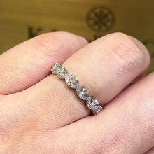 將影片載入圖庫檢視器並播放，Moissanite Crown Stacking Ring 莫桑石皇冠線戒
