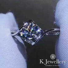 將影片載入圖庫檢視器並播放，Moissanite Angel Kiss Ring莫桑石天使之吻戒指
