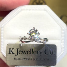 將影片載入圖庫檢視器並播放，Moissanite Star River Ring 莫桑石星河戒指
