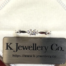 將影片載入圖庫檢視器並播放，Moissanite Classic 0.1ct Ring 莫桑石小清新10分戒指
