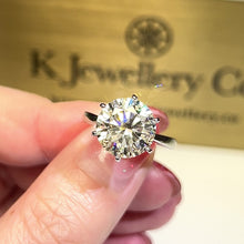 將影片載入圖庫檢視器並播放，Moissanite Classic Six Prongs 5ct Ring 莫桑石經典幼臂5卡戒指
