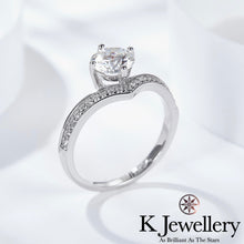 將圖片載入圖庫檢視器 Moissanite Princess Crown Ring 公主皇冠戒指
