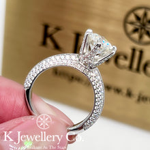 將圖片載入圖庫檢視器 Moissanite Setting Pave Ring 莫桑石六爪密鑲戒指
