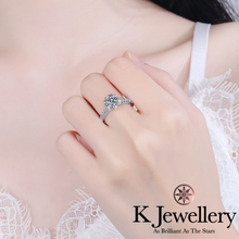 將圖片載入圖庫檢視器 Moissanite Flower Crown Ring 莫桑石皇冠花托戒指
