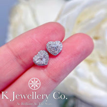 將圖片載入圖庫檢視器 Moissanite 18K Gold Halo Heart Shape Ear Studs 18K金莫桑石心型圍鑲耳環
