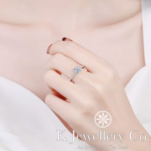 將圖片載入圖庫檢視器 Moissanite Princess Cut Paved Ring 莫桑石公主方微鑲戒指
