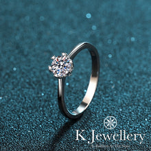 將圖片載入圖庫檢視器 Moissanite Six Heart Prong Ring 莫桑石心型六爪戒指
