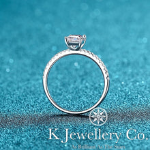 將圖片載入圖庫檢視器 Moissanite Radiant Cut/ Emerald Cut Micro Pave Ring 莫桑石祖母綠切/雷迪恩切微鑲戒指
