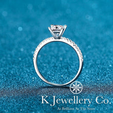 將圖片載入圖庫檢視器 Moissanite Princess Cut Paved Ring 莫桑石公主方微鑲戒指

