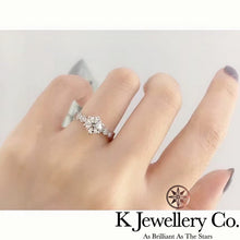 將圖片載入圖庫檢視器 Moissanite Bee My Love Ring 莫桑石蜂巢單鑽戒指
