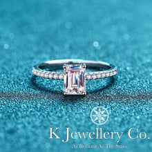 將圖片載入圖庫檢視器 Moissanite Radiant Cut/ Emerald Cut Micro Pave Ring 莫桑石祖母綠切/雷迪恩切微鑲戒指
