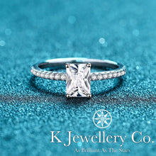 將圖片載入圖庫檢視器 Moissanite Radiant Cut/ Emerald Cut Micro Pave Ring 莫桑石祖母綠切/雷迪恩切微鑲戒指
