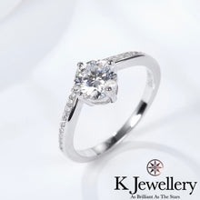 將圖片載入圖庫檢視器 Moissanite Princess Crown Ring 公主皇冠戒指
