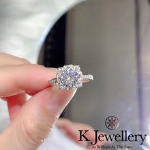 將圖片載入圖庫檢視器 Moissanite Belle Ring 莫桑石Belle 密鑲戒指
