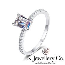 將圖片載入圖庫檢視器 Moissanite Radiant Cut/ Emerald Cut Micro Pave Ring 莫桑石祖母綠切/雷迪恩切微鑲戒指
