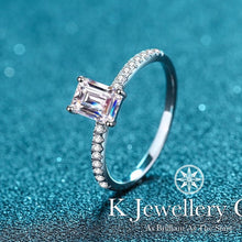 將圖片載入圖庫檢視器 Moissanite Radiant Cut/ Emerald Cut Micro Pave Ring 莫桑石祖母綠切/雷迪恩切微鑲戒指
