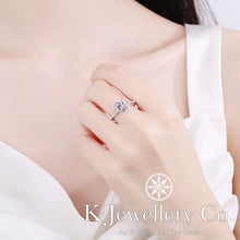 將圖片載入圖庫檢視器 Moissanite Radiant Cut/ Emerald Cut Micro Pave Ring 莫桑石祖母綠切/雷迪恩切微鑲戒指
