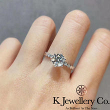 將圖片載入圖庫檢視器 Moissanite Bee My Love Ring 莫桑石蜂巢單鑽戒指
