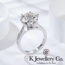 Load image into gallery viewer Moissanite Rolling Crown Ring Moissanite Crown Turning Ring
