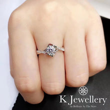 將圖片載入圖庫檢視器 Moissanite Angel Kiss Ring莫桑石天使之吻戒指
