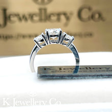 將圖片載入圖庫檢視器 Moissanite Three Stars Ring 莫桑石三鑽全莫桑戒指訂制版
