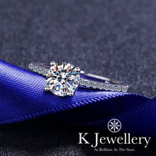 將圖片載入圖庫檢視器 Moissanite Four Claws Paved Ring 1CT 莫桑石四爪石圈戒指
